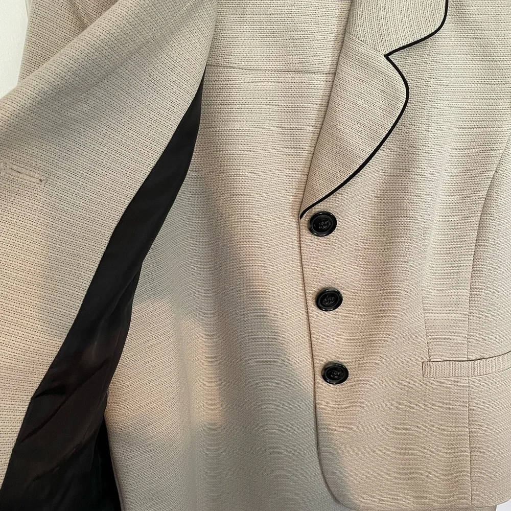 Suit - Picture 2 of 3